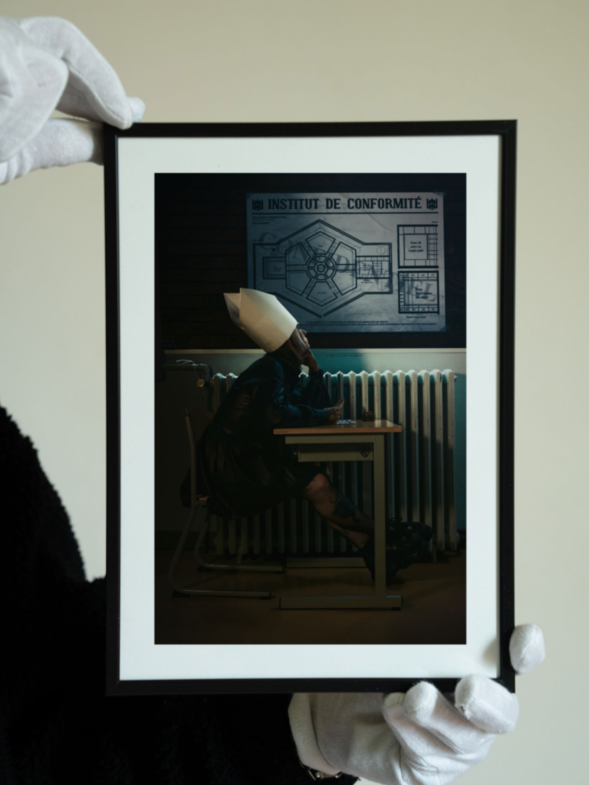 Florian Sanna aka Abuz One - Photographe Auteur et Artiste Visuel - Mauvaizélève - Entre 4 Murs - Les Zotres - Entre 4 Murs - Hors Cadre - Béziers - Open Edition - Tirages de l'atelier - Mme Blind - Kesh Le Clown Sensible - L'institut - Le Piquet - La ville des lumières oubliées - 
