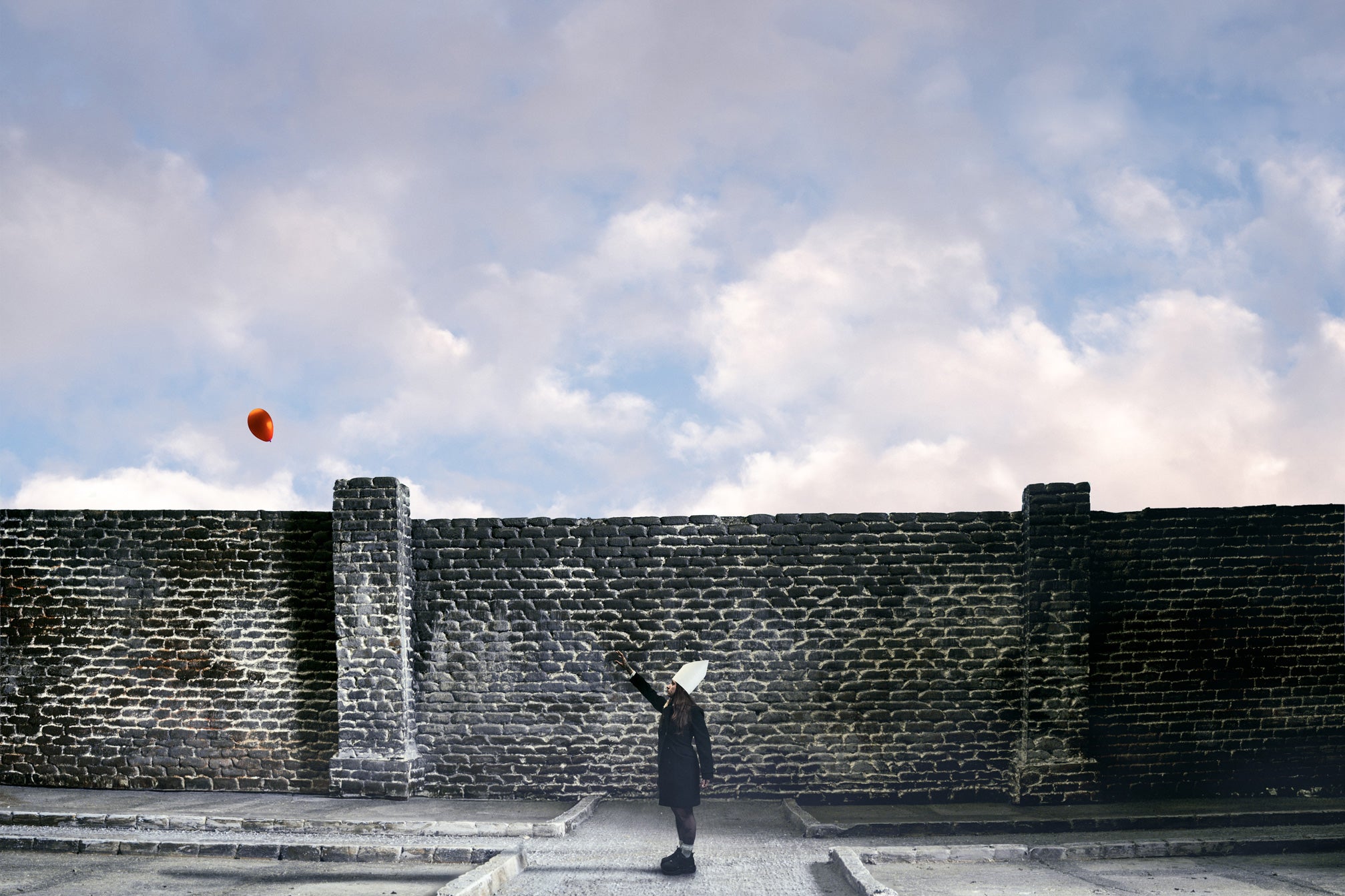 Florian Sanna aka Abuz One - Photographe Auteur et Artiste Visuel - Mauvaizélève - Entre 4 Murs - Les Zotres - La fille au ballon